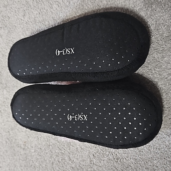 2 For $20 Disney brand Tinkerbell slippers - Picture 4 of 4